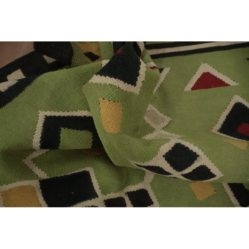 Tapis vert kilim à motif géométrique vert 5 x 8