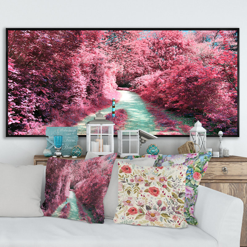 Chemin dans la forêt rose et mauve II - photographie sur toile, Cadre noir, H 8 po x l 12 po x P 1 po