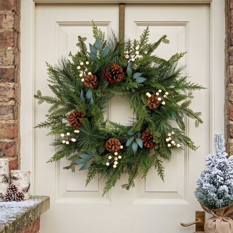 Couronne de Noël artificielle en pin blanc avec pommes de pin et baies blanches pour la porte d'entrée