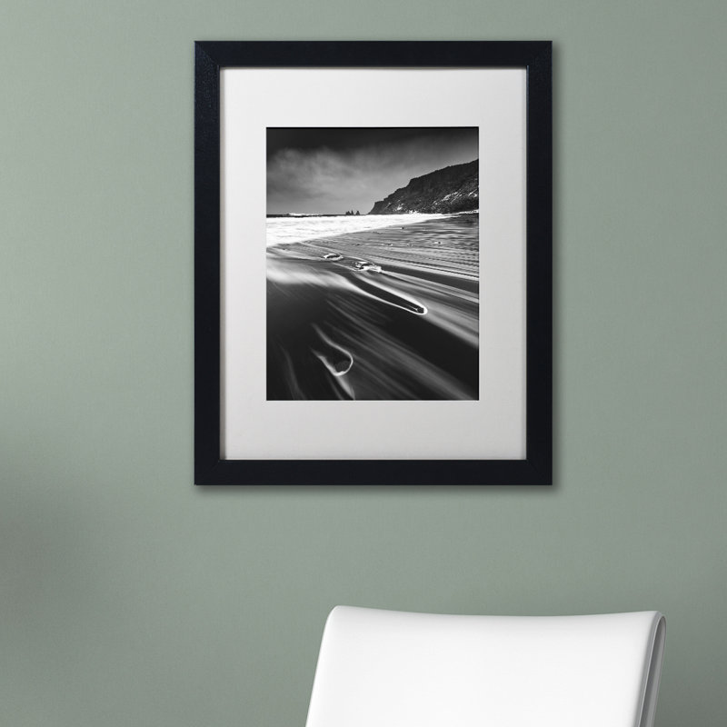 «Veins of the Sea» par Hockman, impression encadrée, H 14 po x l 11 po x P 0,5 po, Encadrement argenté, Noir