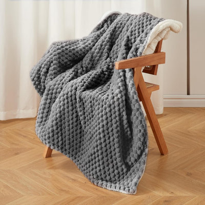 In Heated Throw Blanket with 3D Turtle Shell Jacquard, Double-Sided Softness & Cozy Warmth, Versatile for All Seasons & Easy Care, Machine Washable