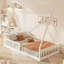 Lit simple en bois avec clôture-928781896