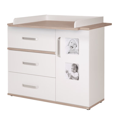 Pia Changing Table