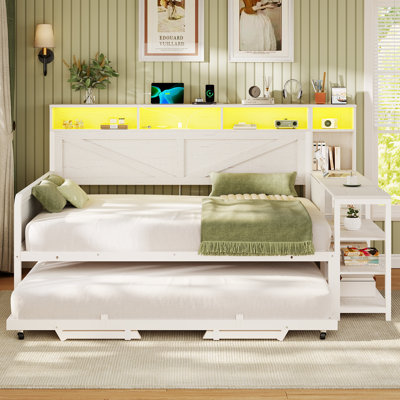 Lit de jour avec couchette escamotable, cadre de lit de jour pleine grandeur en bois de ferme avec 3 tiroirs de rangement et tablettes, lit de jour complet avec station de charge et lumières DEL pour la chambre à coucher, la chambre d'amis
