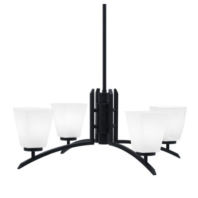Lustre 4 lumières kurve présenté en finition noir mat avec verre carré blanc en mousseline de 4,5 po