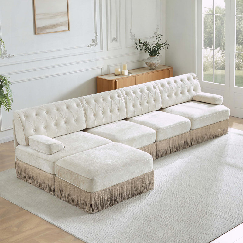 Canapé Chesterfield 135 en L en velours avec jupe à pampilles, Beige