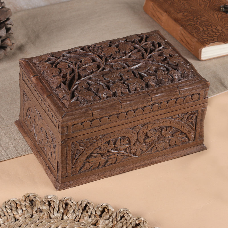 Boîte à bijoux en bois de noyer naturel