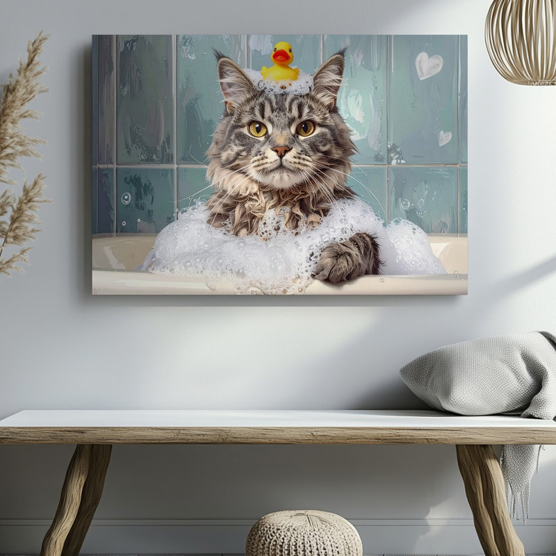 Toile, art ludique, chat dans le bain moussant, chat gris moelleux avec chapeau de fête et mur en caoutchouc prêt à accrocher