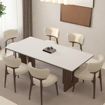 Combinaison simple de table et de chaise