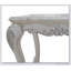 Table de bout Dresden blanc os avec plateau festonné et motifs floraux, parfaite pour un décor traditionnel et transitionnel.
