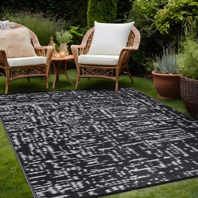 Tapis d'extérieur en plastique noir et blanc Aldo, Rectangle 5 pi x 7 pi