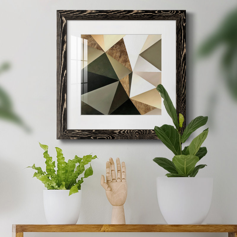 «Gold Polygon Wall I», reproduction encadrée de qualité supérieure - prête à être accrochée, Papier encadré noir vieilli