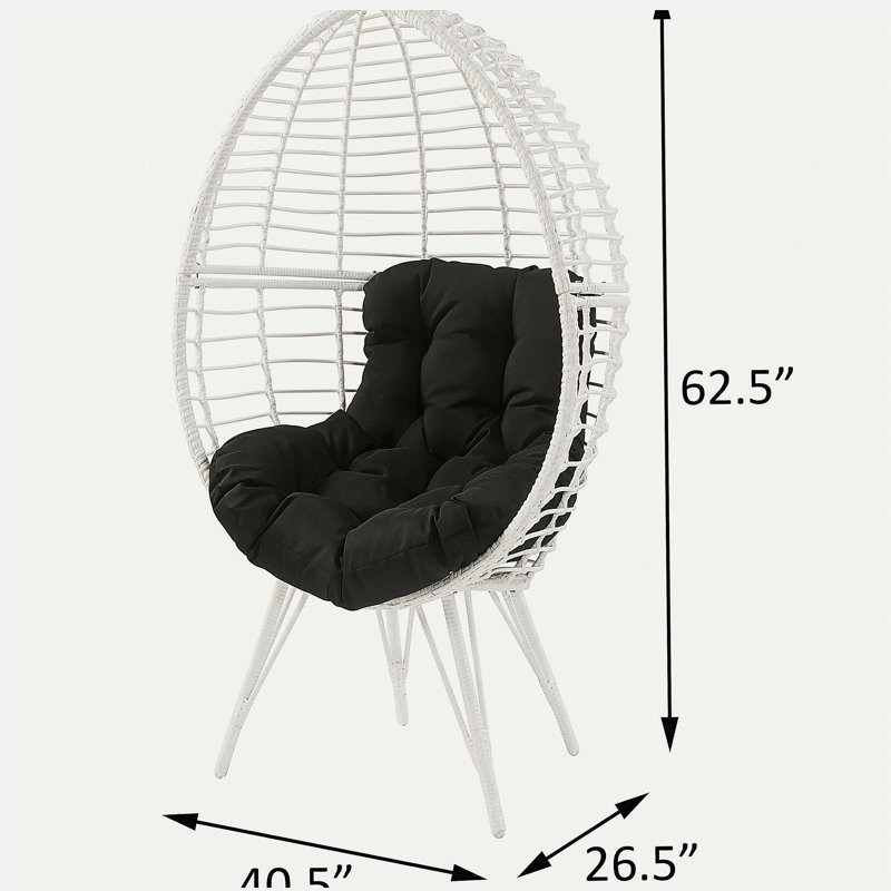 Chaise de patio noire et blanche avec coussin amovible