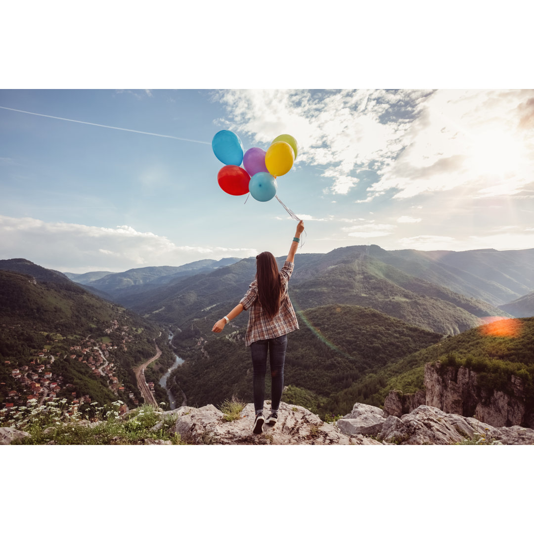 Girl On The Mountain Top von Martin-dm - Kunstdrucke auf Leinwand ohne Rahmen