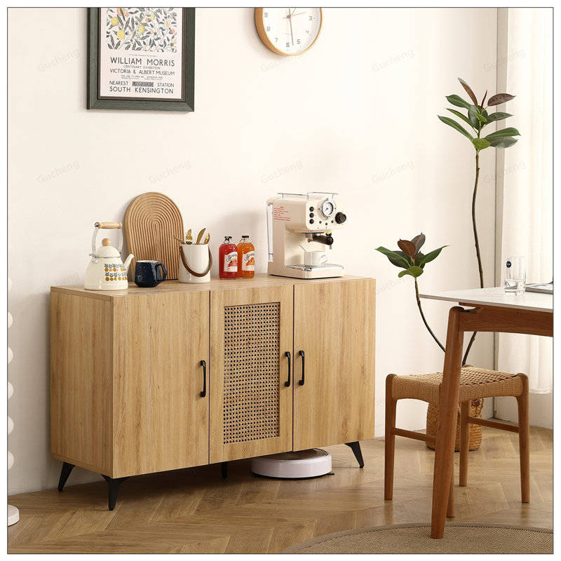 Armoire à trois portes avec filet en rotin naturel - grand espace de rangement, structure stable et durable, parfaite pour les salons ou les restaurants