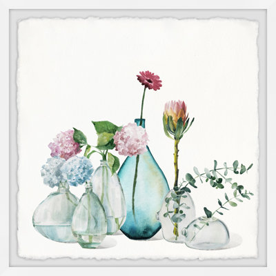 Diptyque d'œillets sur des bouteilles grises