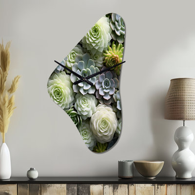 Horloge murale asymétrique en métal Sofiea Green Succulents