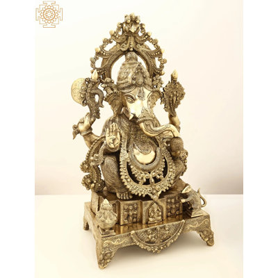 Statue de Ganesha intronisée
