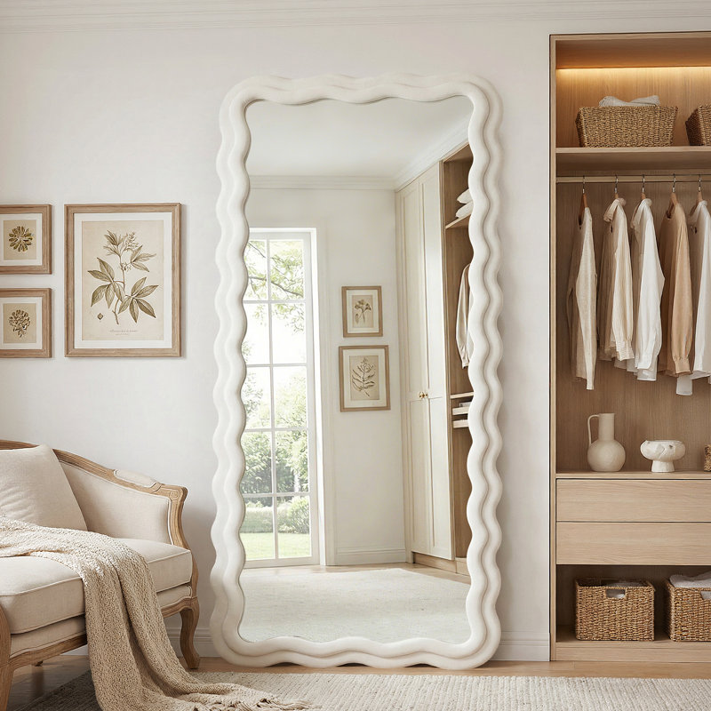 Miroir irrégulier pleine longueur ondulé avec cadre enveloppé de flanelle, Blanc, 81 po x 41 po
