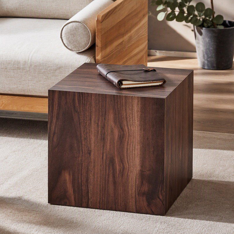 Table basse 16 po x 16 po x 16 po en panneau de fibres à densité moyenne en bois de noyer au design luxueux, décoration parfaite pour le salon.