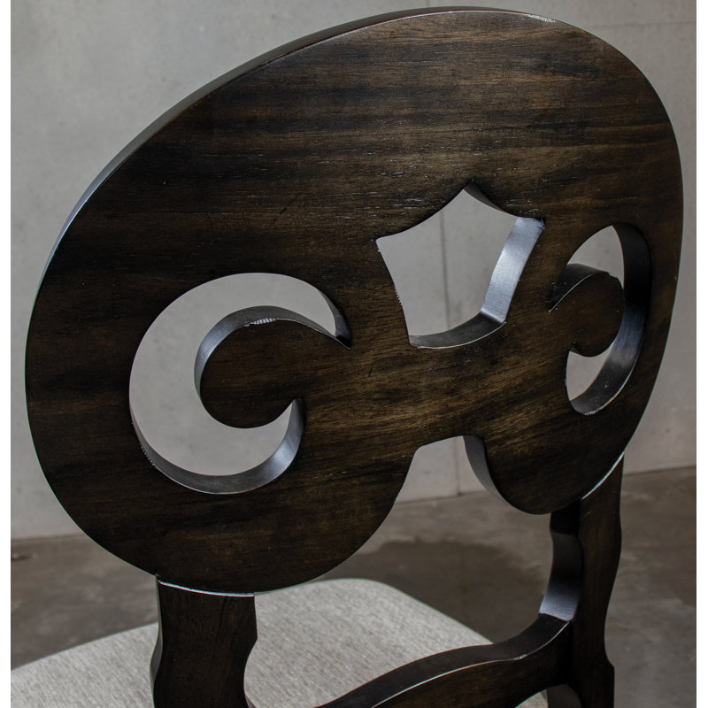 Chaise d'appoint à dossier à volutes en bois massif Mcregor, Noir frotté
