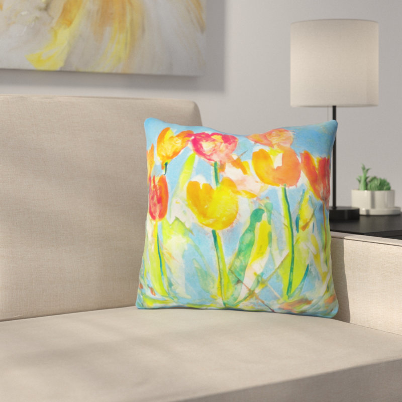 Coussin décoratif intérieur / extérieur Spring Tulips par Laura Trevey, 16 po x 16 po