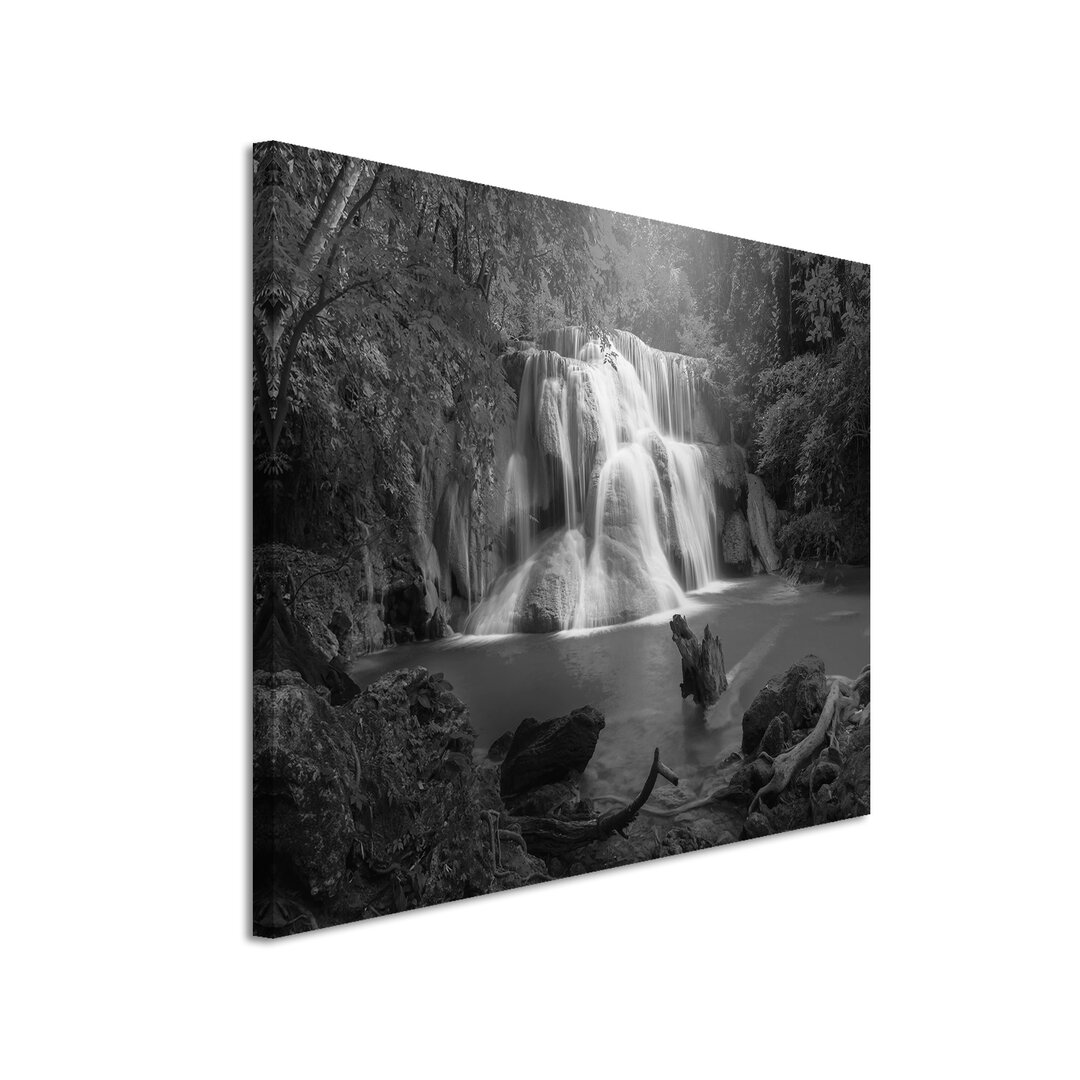 Leinwandbild „Wasserfall im Wald Kanchnaburi in Thailand“, Fotodruck