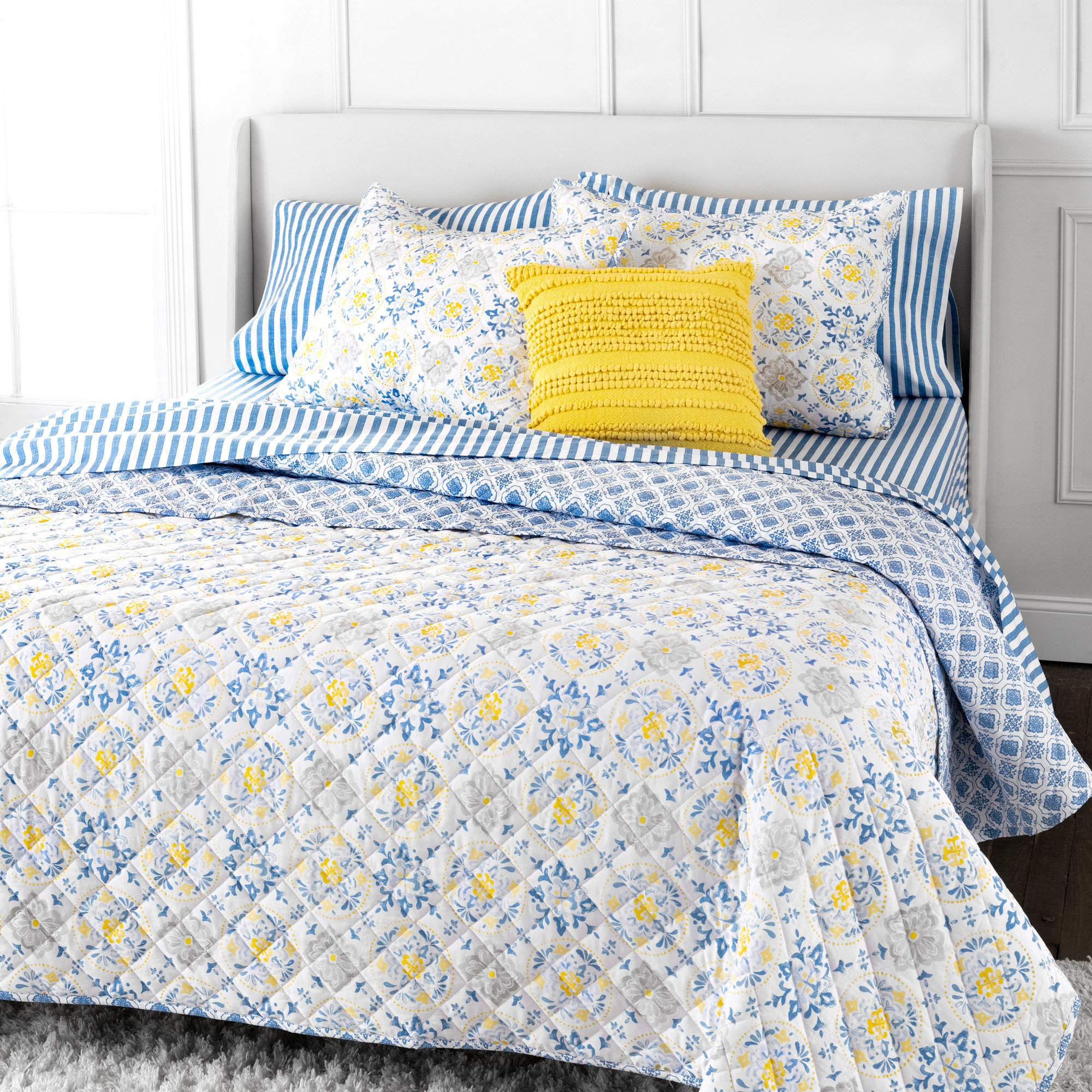 Martha Stewart Blue/Yellow Standard Cotton 200 TC 3 Piece Quilt Set