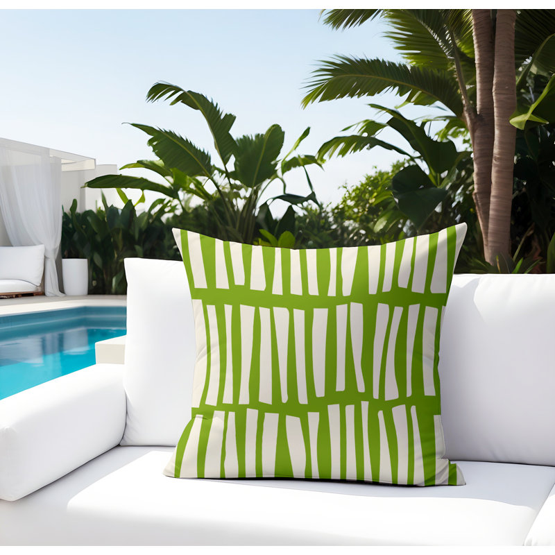 Coussin décoratif réversible Clayton, H 17 po x l 17 po, Chartreuse / blanc cassé