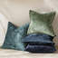 Ensemble de 4 housses de coussin décoratives 45 x 45 cm, en velours doux avec motif de fleur glacée 3D, style moderne et texturé, pour canapé et fauteuil, motif paon noir.