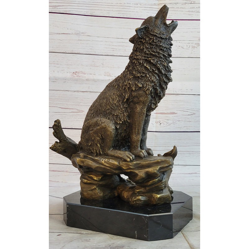 Judiel, fonte de cire perdue en bronze du loup Hurlant sur base en marbre par Milo