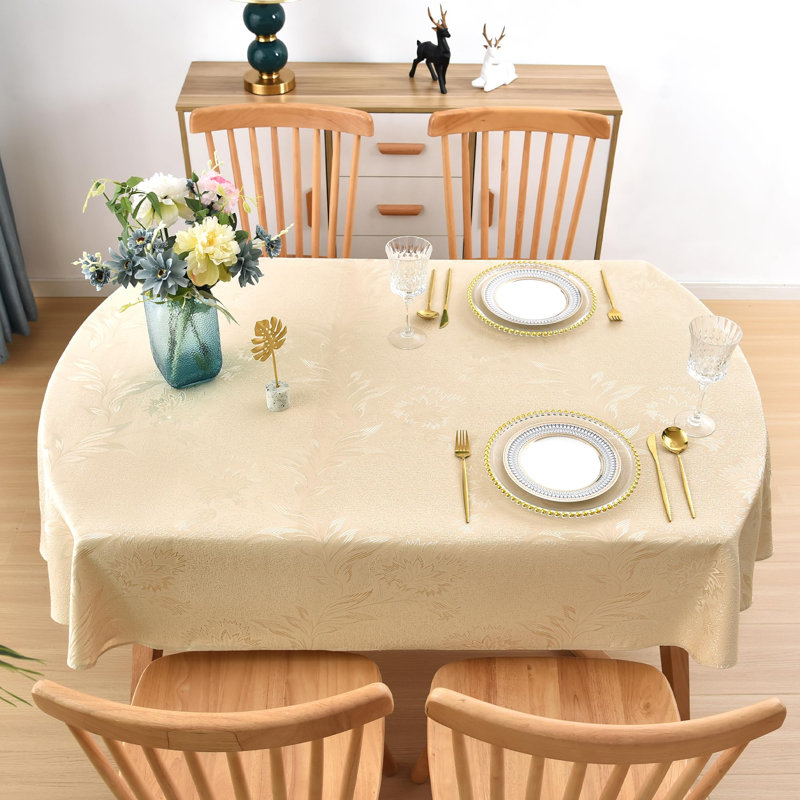Nappe ovale brillante en jacquard beige 60 x 102 pouces