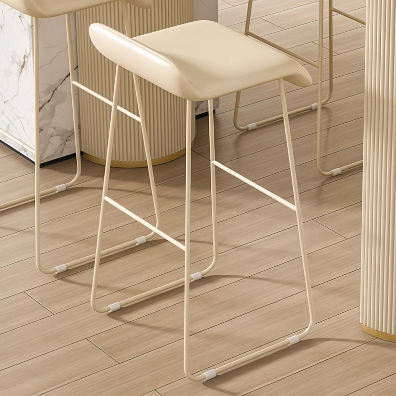 Une table de bar légère et luxueuse, Blanc, H 41,3 po x L 70,8 po x l 19,6 po, Beige