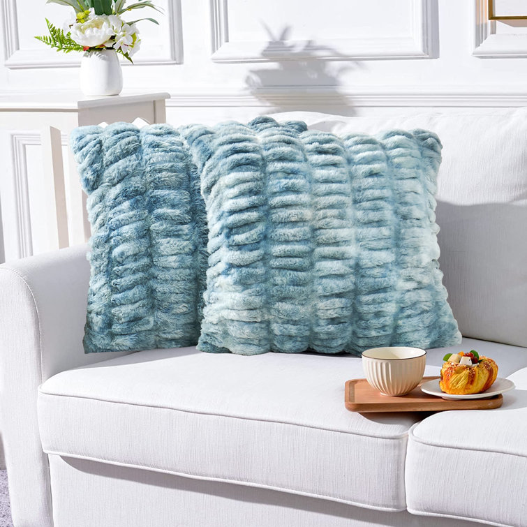 Faux Fur Decorative 18-inch Throw Pillows (Set of 2) - On Sale - Bed Bath &  Beyond - 8817153