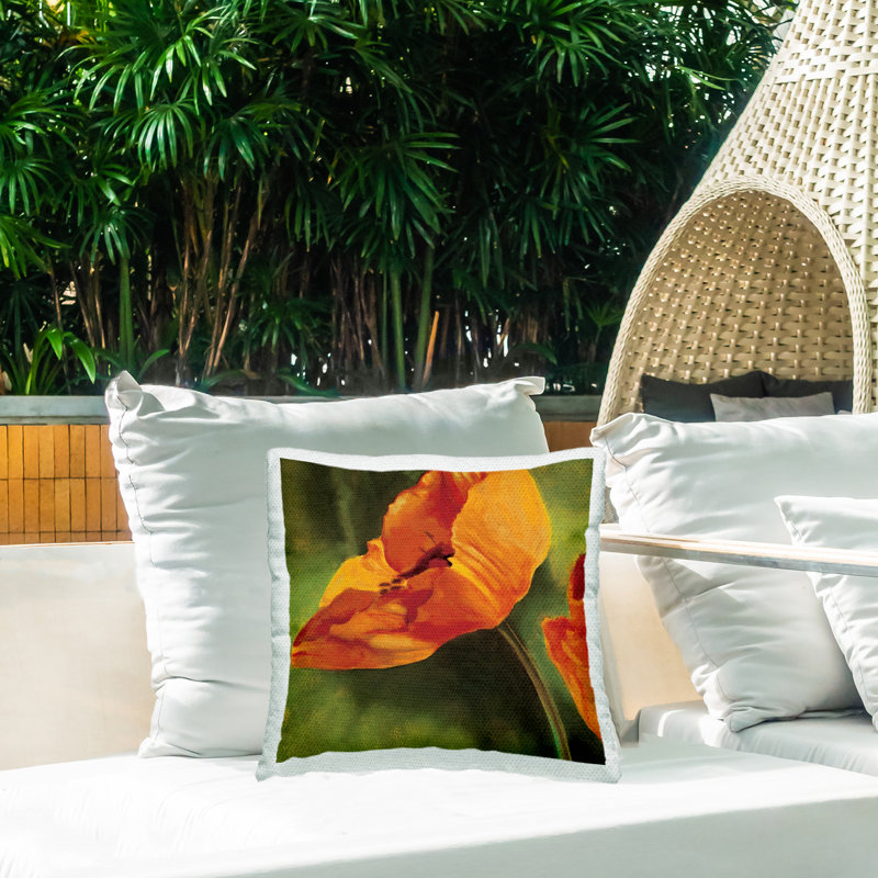 Coussin décoratif orange à motif de fleurs de pavot orange par Pierre Viollet