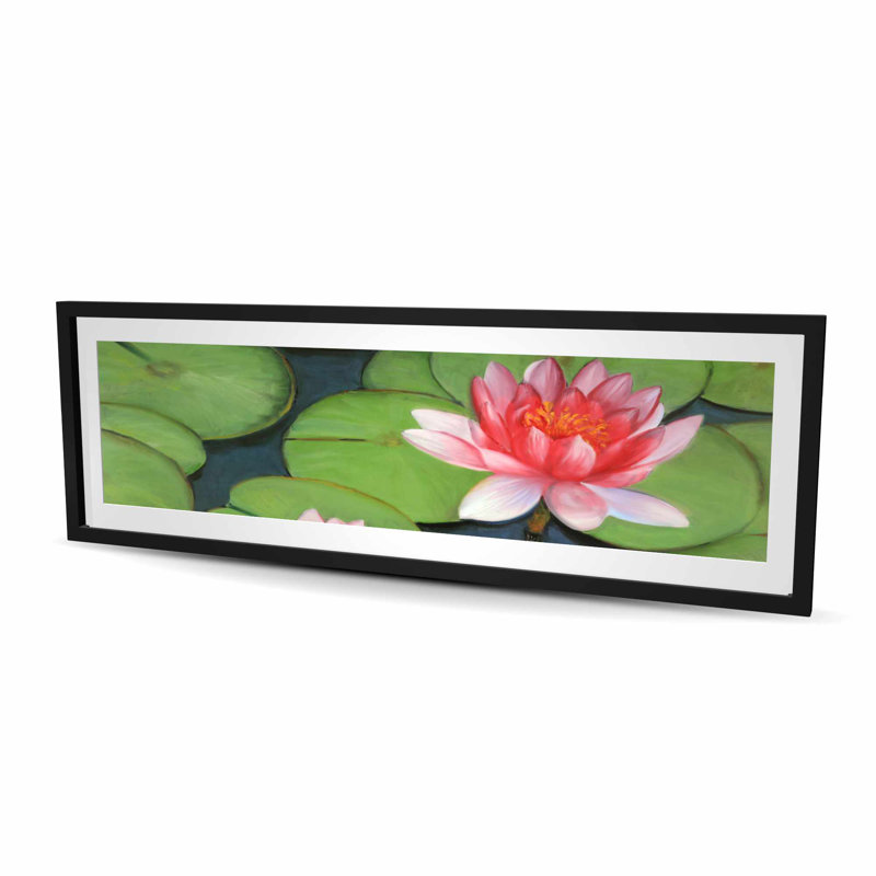 Fleurs de lotus dans un marais - impression florale verte encadrée
