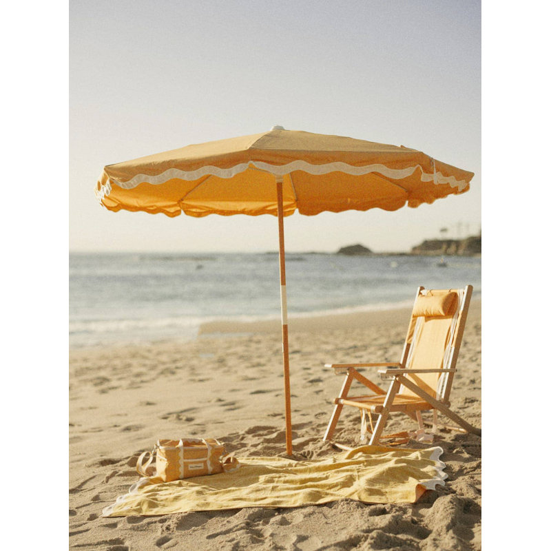 Tommy Chair, Rivie White