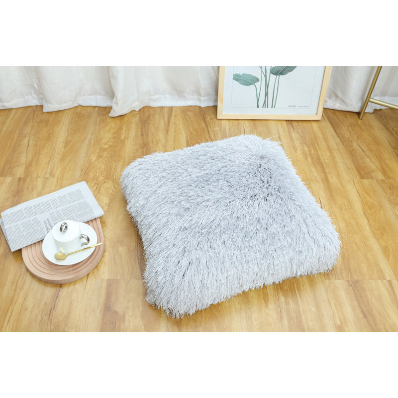 Coussin décoratif en fausse fourrure Milan, Argent