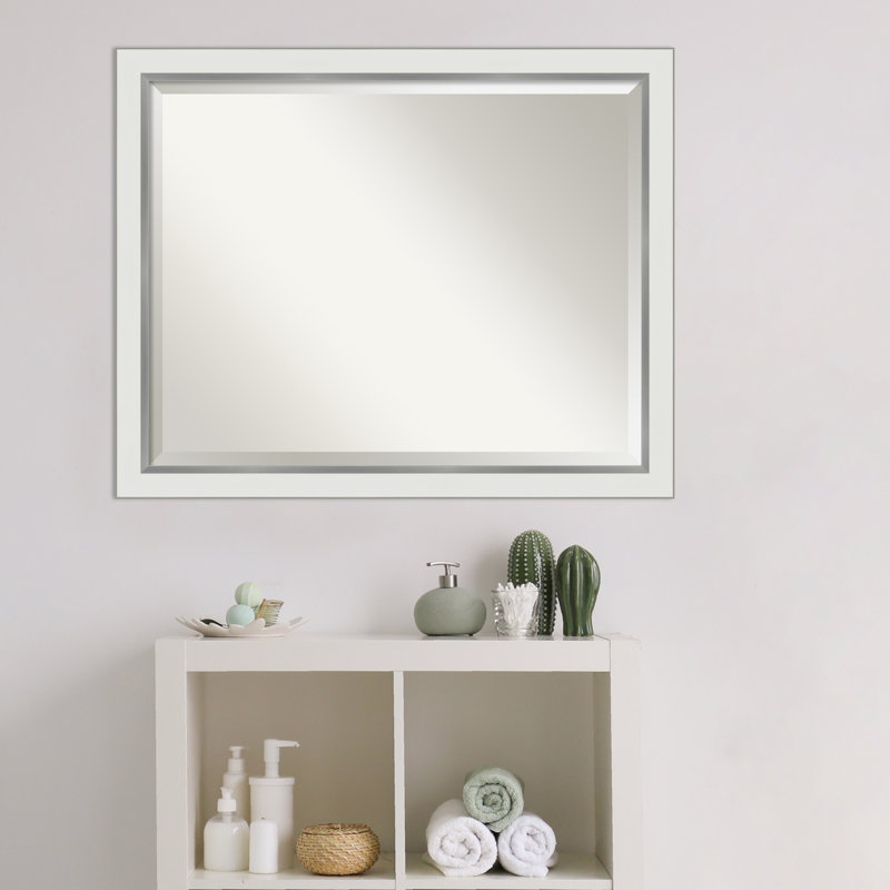 Miroir mural Quade, 31 po x 25 po, Blanc satiné / argent