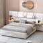 Grand lit tapissier en velours beige