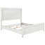 Très grand lit en bois blanc vieilli, tête de lit en tissu rembourré, rails bas pour profil aéré, lit de style transitionnel point focal de la chambre à coucher, finition, tête de lit en tissu, silhouette contemporaine aux lignes épurées,
