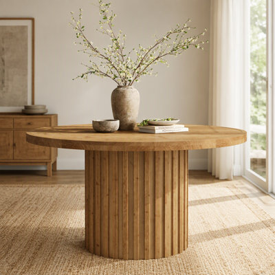 Table de salle à manger ronde en bois massif de 119 cm (47 po) pour 4 à 6 personnes, style campagnard, avec pied central cannelé et plateau de 5 cm (1,97 po) d'épaisseur.