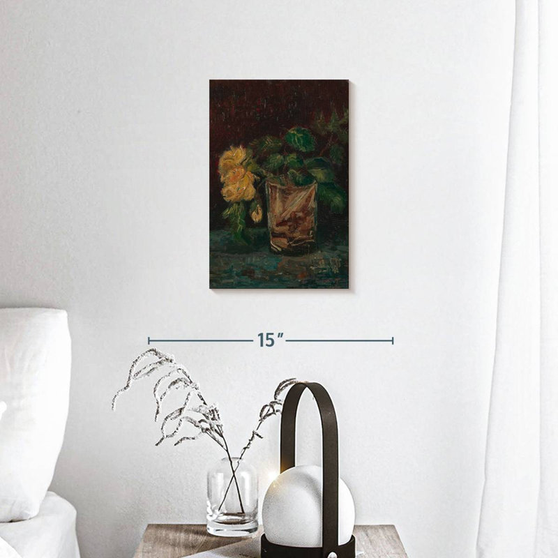 Verre avec roses jaunes, H 12 po x l 8 po