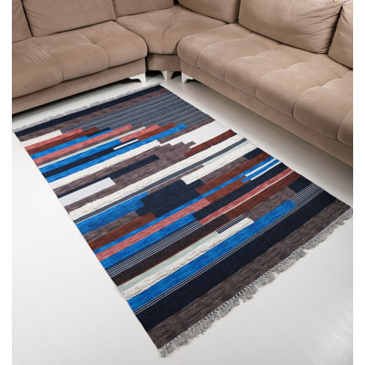 Tapis intérieur / extérieur bleu marine en coton tissé à la machine Iyleen