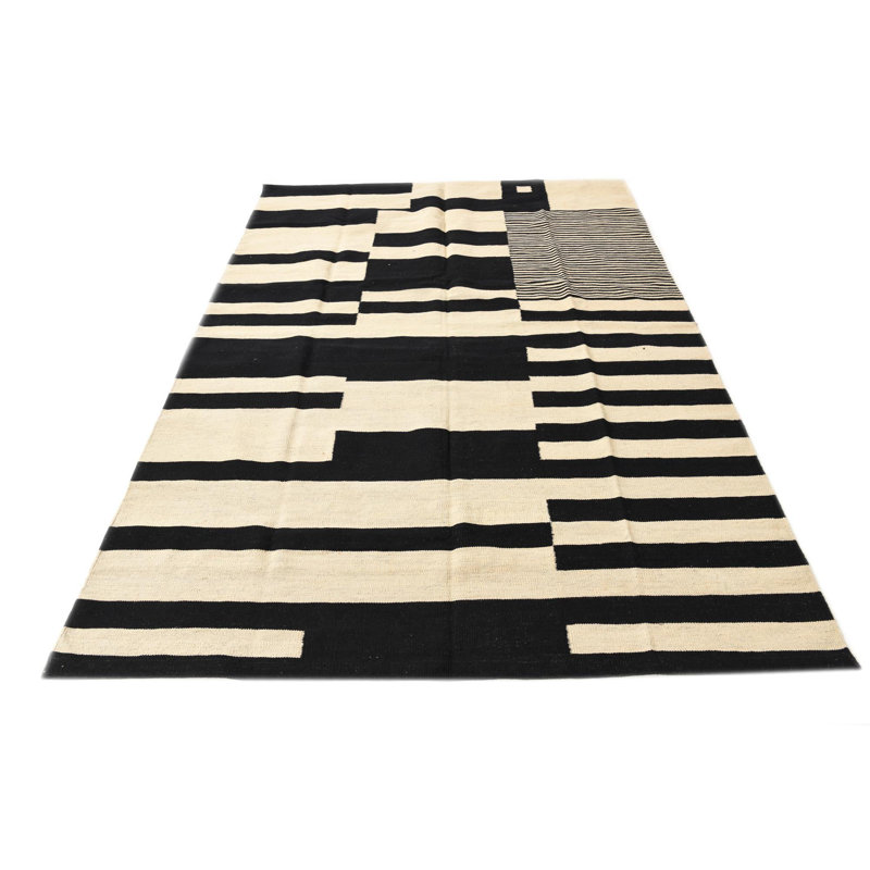Tapis noir et blanc 5 x 8 Pinkerton