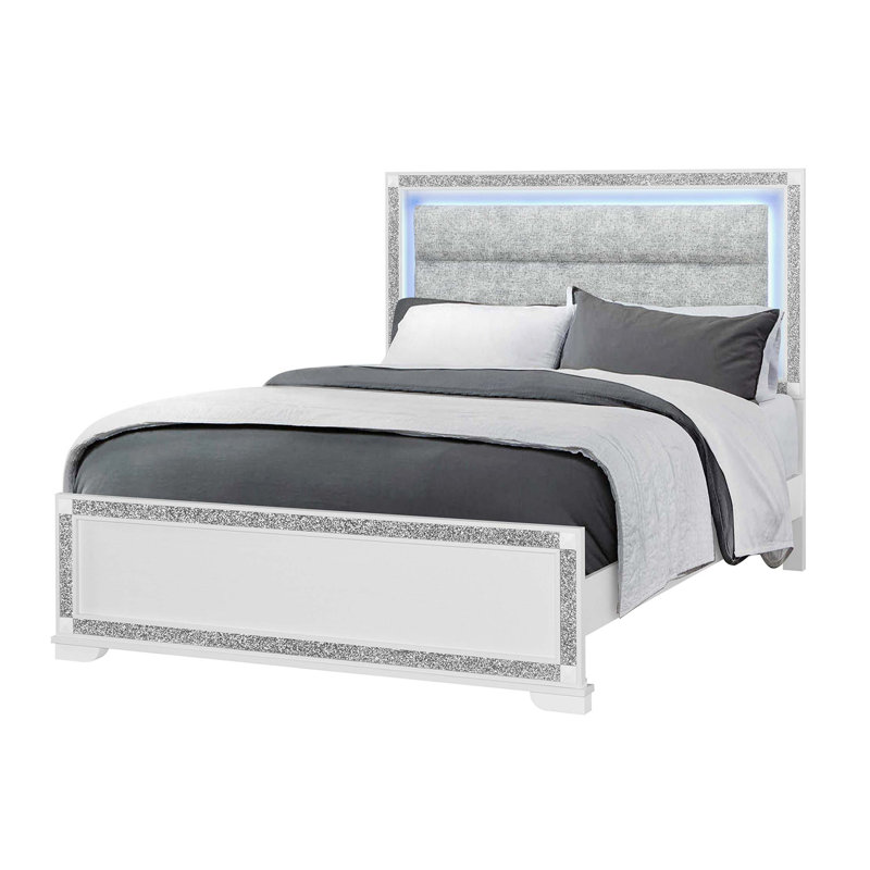 Grand lit contemporain blanc avec tête de lit rembourrée, éclairage à DEL intégré
