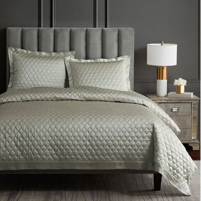 High Shine Satin Satin Ogee Modern Contemporary 3 Piece Quilt Set