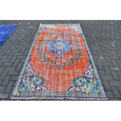 Tapis turc vintage fait à la main en orange vif pour une touche bohémienne traditionnelle à votre espace de vie et décoration de sol