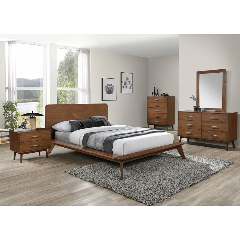 E.King Bed, Walnut, King
