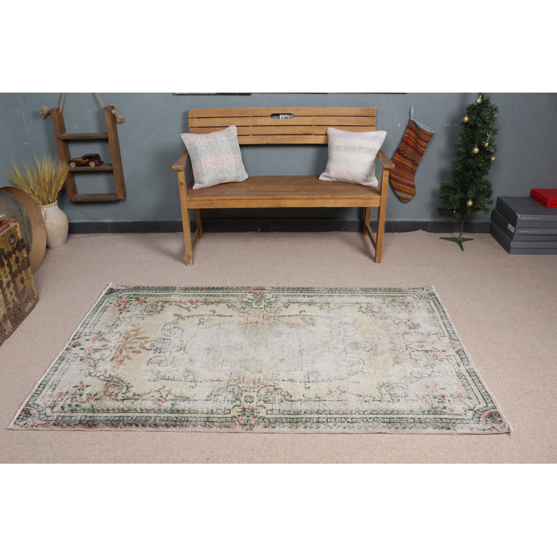Tapis turc rétro rehaussant le décor de votre salon avec son décor Oushak délavé et bohème